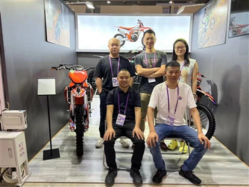 Beberapa Model Baharu Dirt Bikes Bersinar di Pameran Canton